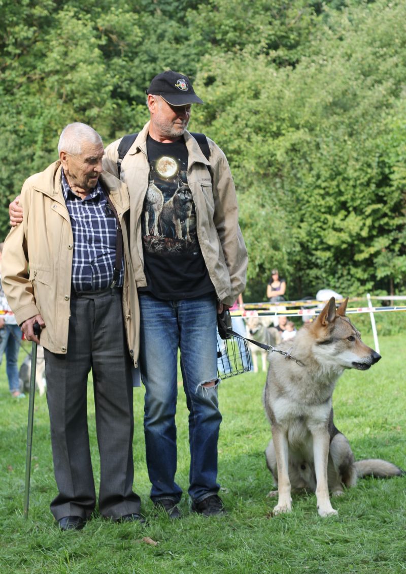 p. Hartl, p. Kubíček a Carpatii z Molu Es