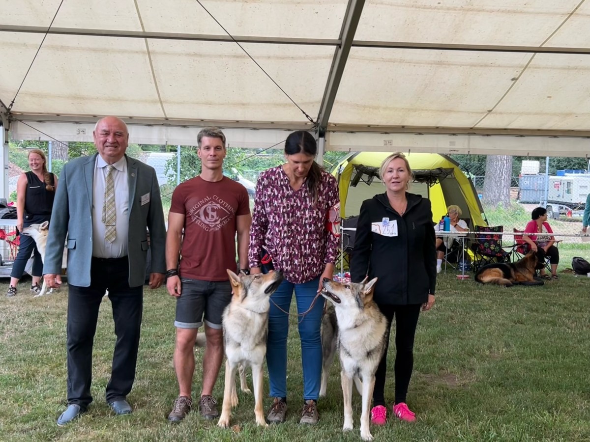 MB 22 - Rozhodčí, J. Drábek a Hurvínek Anwar, Kamila Nováková, Budulínek a M. Soukupová