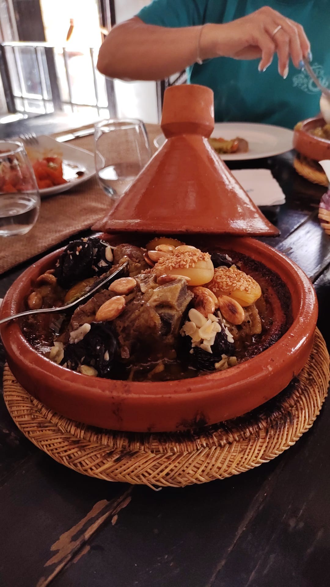 Tajin s ovocem - typické marocké jidlo