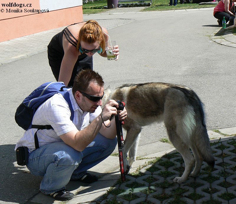 Veronika s mochitem :0) Tomáš fotí ...MVP ČB 23.4. 2011