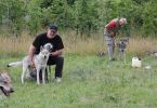 26 Morina Dee Dee a Miloš, v pozadí Pavel se Šarikem