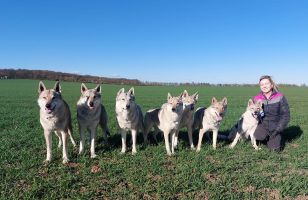 26 Velikonoce - Erron, Korry, Sam, Kalupinka, Fufinka, Oia a HallyBelly se mnou